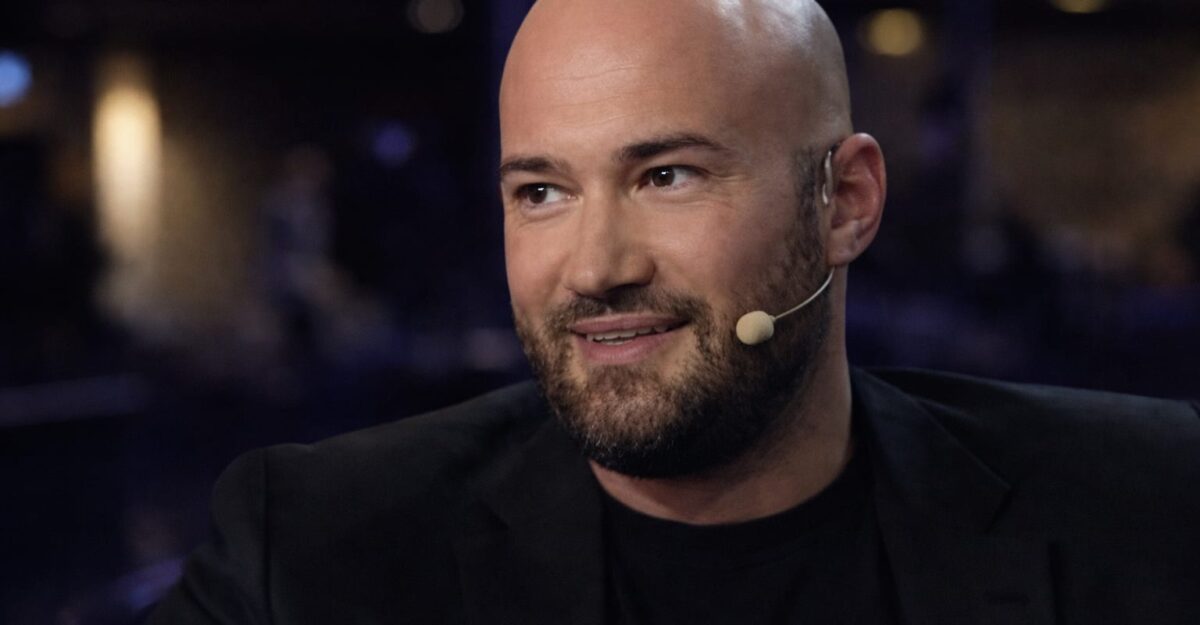 Andrei Bendeac a împlinit 26 de ani. Mama sa a dezvăluit detalii neștiute despre sarcina târzie și relația cu Mihai Bendeac