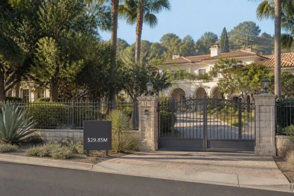 Angelina Jolie și-a scos proprietatea din California la vânzare pentru 29,85 milioane de dolari