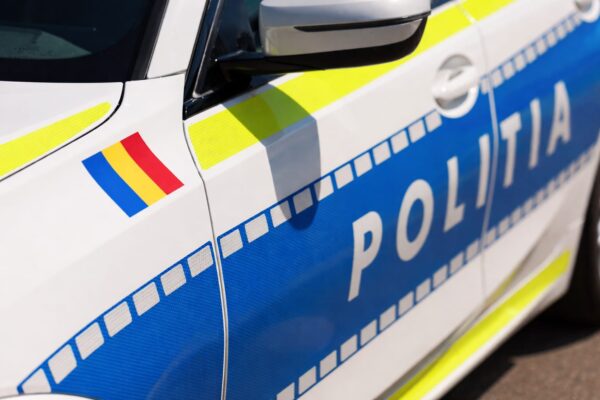Un bărbat de 31 de ani și-a dat foc la Deva. Polițiștii de la Rutieră au intervenit imediat