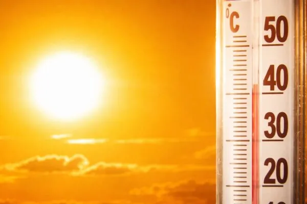 Vestul țării ajunge marți la 41°C. Cum va fi vremea în București și la mare pe 4 august 2026