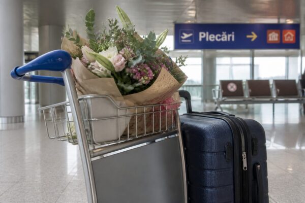 Codin Maticiuc a postat un clip din aeroport cu soacra lui, Paula. Cum a vorbit despre ajutorul primit cu cele două fiice