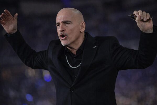 Eros Ramazzotti și-a mutat turneul american în 2027. Două concerte au fost anulate definitiv după operația la corzile vocale