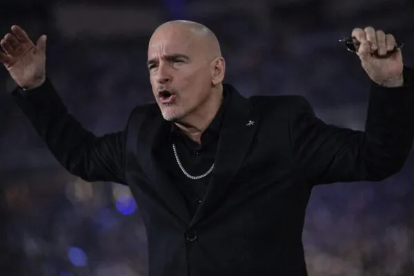 Eros Ramazzotti și-a mutat turneul american în 2027. Două concerte au fost anulate definitiv după operația la corzile vocale