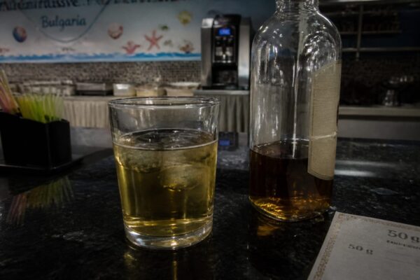 Liviu Vârciu a plătit 10.000 de lei pentru patru zile all-inclusive în Bulgaria. Cum a ajuns să bea un whiskey de 1,2 lei
