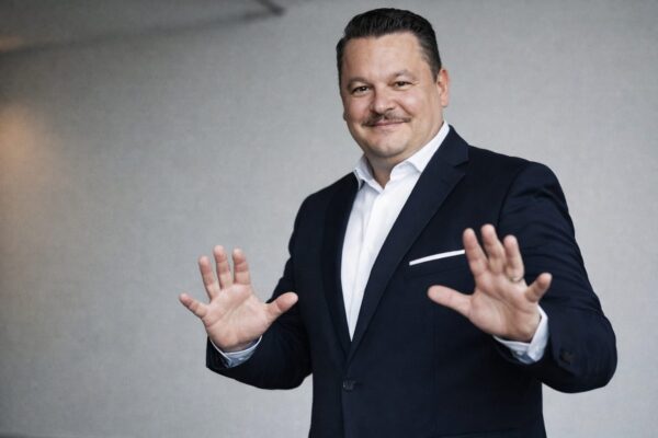 Mihai Bobonete, transformare de nerecunoscut după ce a intrat în acționariatul Universității Craiova