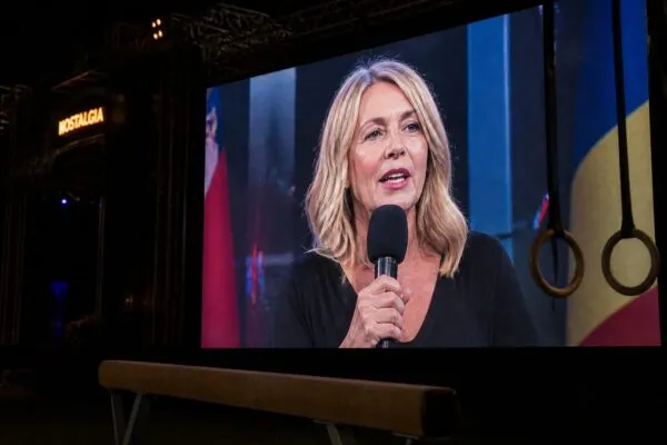 50 de ani de la primul 10 olimpic. Nadia Comăneci a intrat surpriză la Nostalgia, live pe ecran, în fața tinerilor