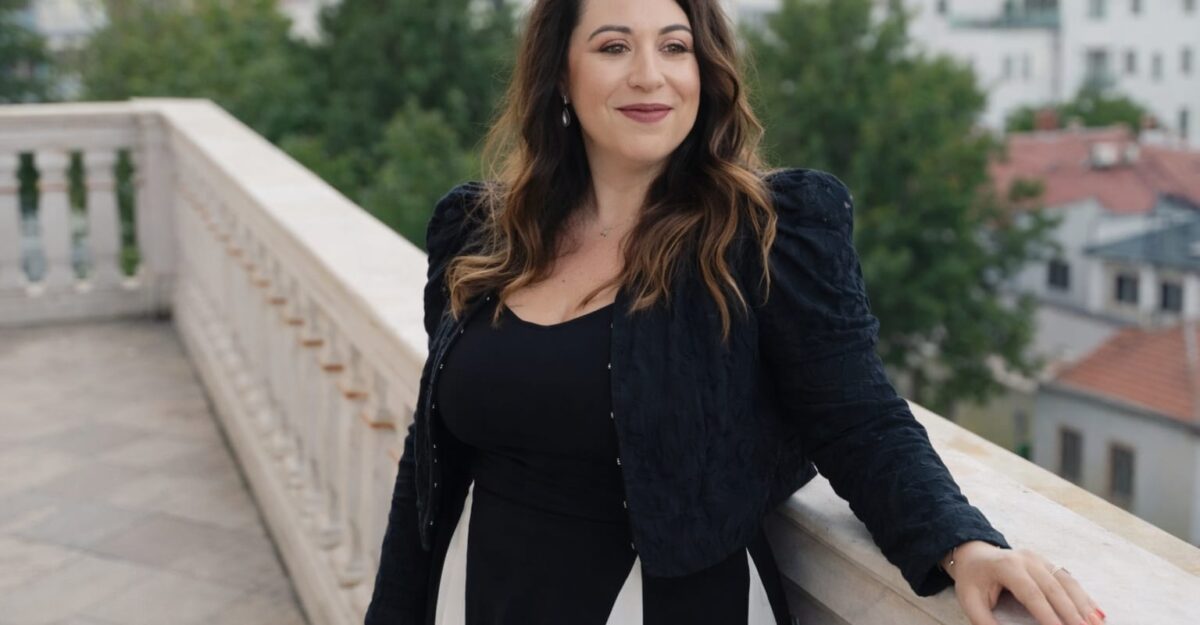Oana Roman, 40 de lei pentru un dublu espresso și o apă la Mamaia, iar comparația cu Coasta de Azur spune tot