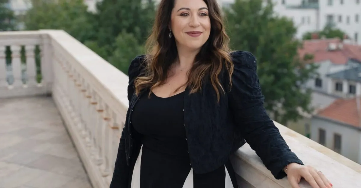Oana Roman, 40 de lei pentru un dublu espresso și o apă la Mamaia, iar comparația cu Coasta de Azur spune tot