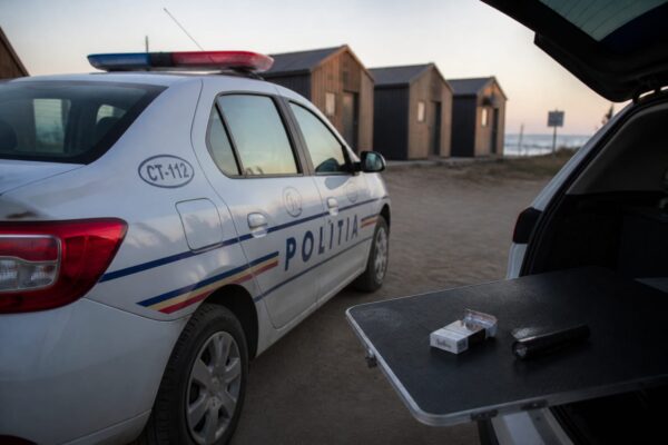 Puya, revoltat de controalele din Vama Veche, spune că s-a simțit ca în curtea pușcăriei și ridică și căsuțe la mare