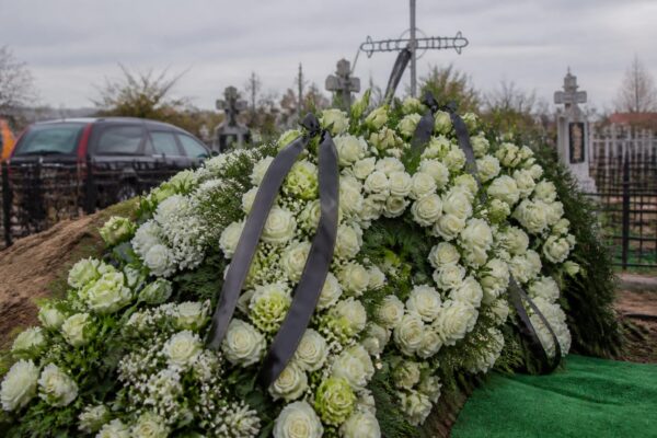 12 ani au rămas în relații bune, iar acum Ramona de la Clejani își plânge fostul soț alături de fete