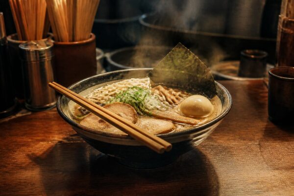 Condé Nast Traveler a publicat o listă cu 42 de restaurante esențiale din Tokyo