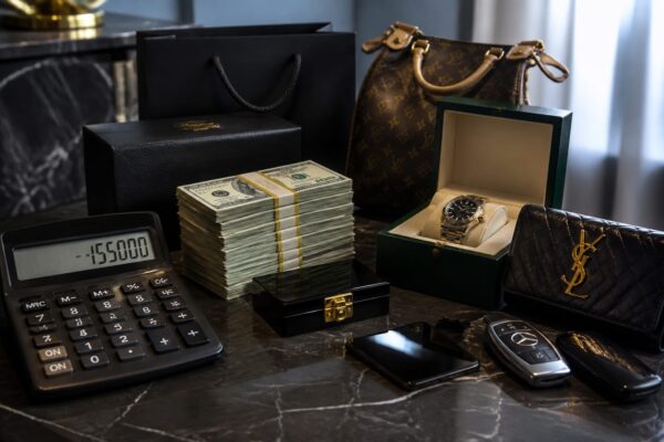 Vicky Pattison câștigă 317.000 de lire din MLM, în timp ce fanii pierd bani