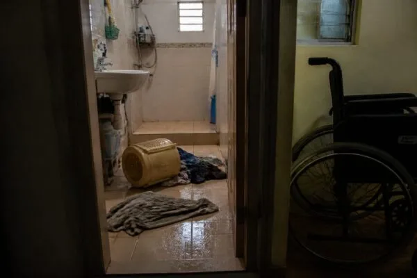 Fosta membră a unei trupe-fenomen s-a stins în propria baie, la 30 de ani. Cum a ajuns un accident casnic fatal