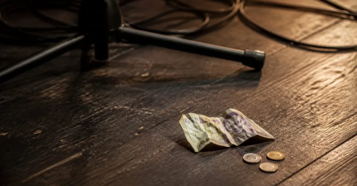 Din 100 de lei pe bilet, un artist român rămâne cu 4,7 lei