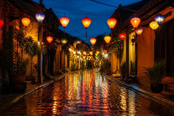 Vietnamul oferă o experiență unică. Trei lumi diferite te așteaptă, de la felinarele din Hoi An la Delta