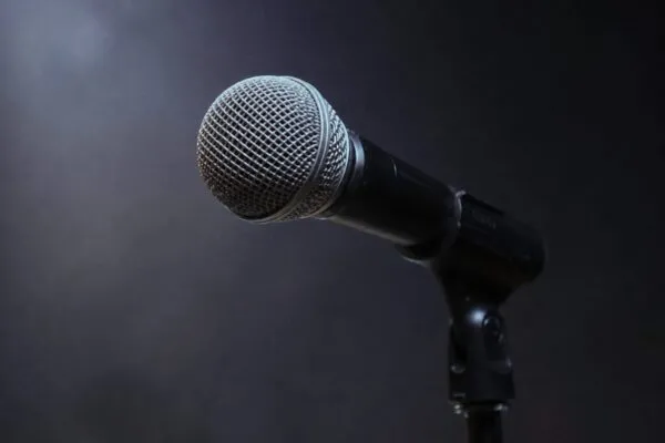 Céline Dion a revenit pe scenă la Paris după mai bine de șase ani de la ultimul turneu. „Am promis că mă voi întoarce”