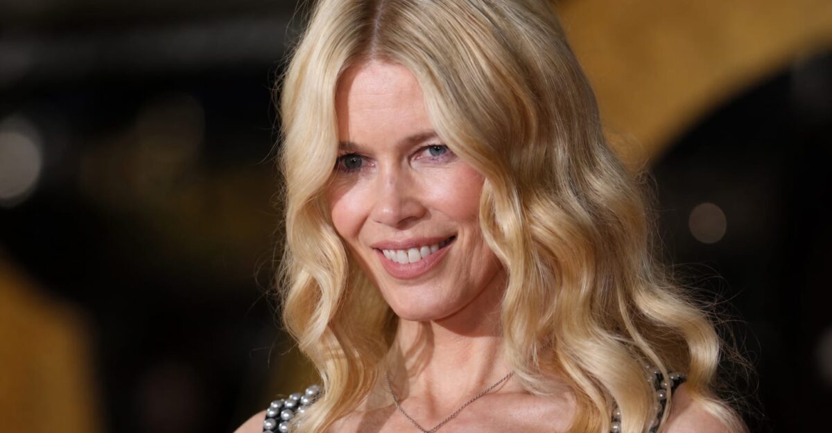 Claudia Schiffer pozează în costum de baie la 56 de ani. Rutina ei nu include antrenamente intense
