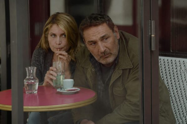 Laetitia Casta și Gilles Lellouche vin în cinematografele din România din 11 septembrie cu „Crima de la etajul 3”