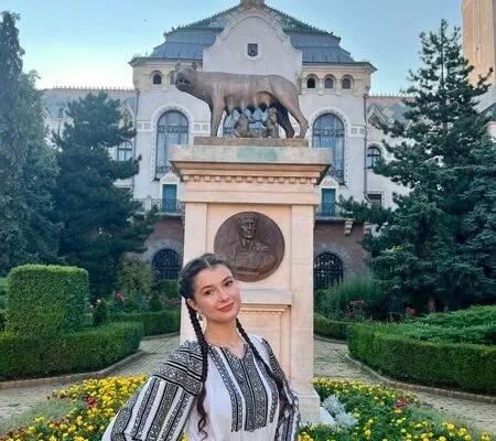 Daria Moanță a intrat la Medicină, dar nu renunță la scenă. Tânăra din Caracal vrea să devină medic pediatru