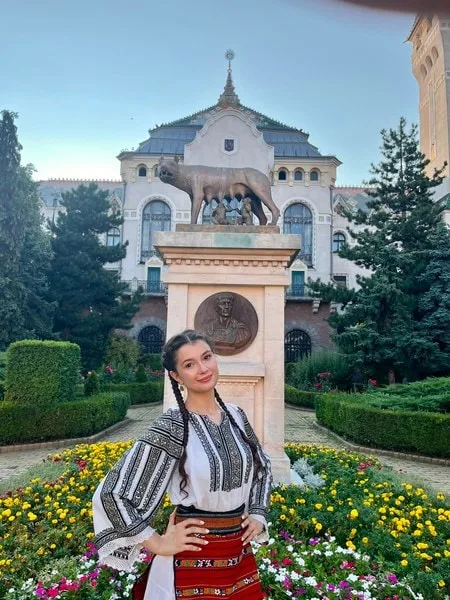 Daria Moanță a intrat la Medicină, dar nu renunță la scenă. Tânăra din Caracal vrea să devină medic pediatru