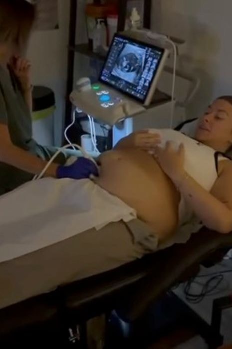 Holly Ditchfield și-a pierdut gemenii după nouă zile, născuți la 23 de săptămâni