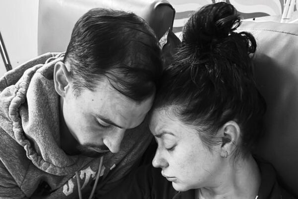Holly Ditchfield și-a pierdut gemenii după nouă zile, născuți la 23 de săptămâni