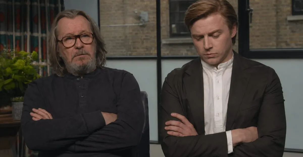Gary Oldman îl indică pe Jack Lowden drept noul James Bond. Amazon nu a confirmat încă