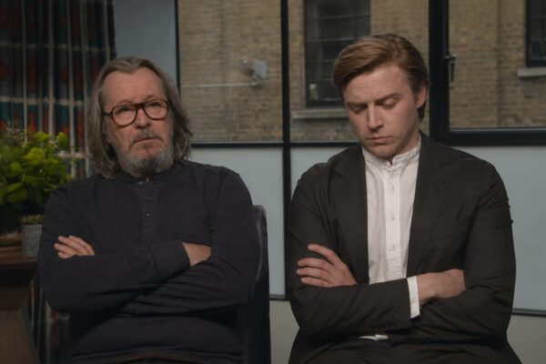 Gary Oldman îl indică pe Jack Lowden drept noul James Bond. Amazon nu a confirmat încă
