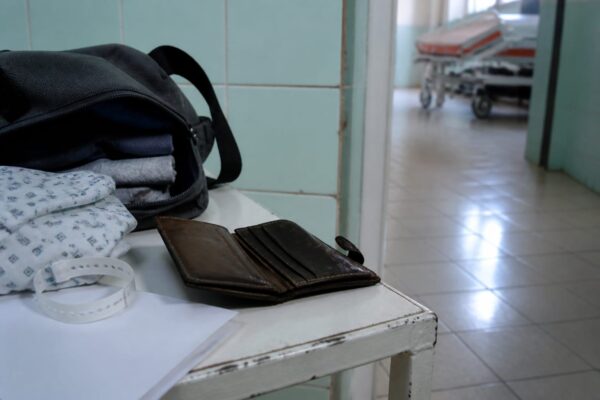 Jean Paler se recuperează după al doilea AVC și spune că a plecat din spital fără buletin