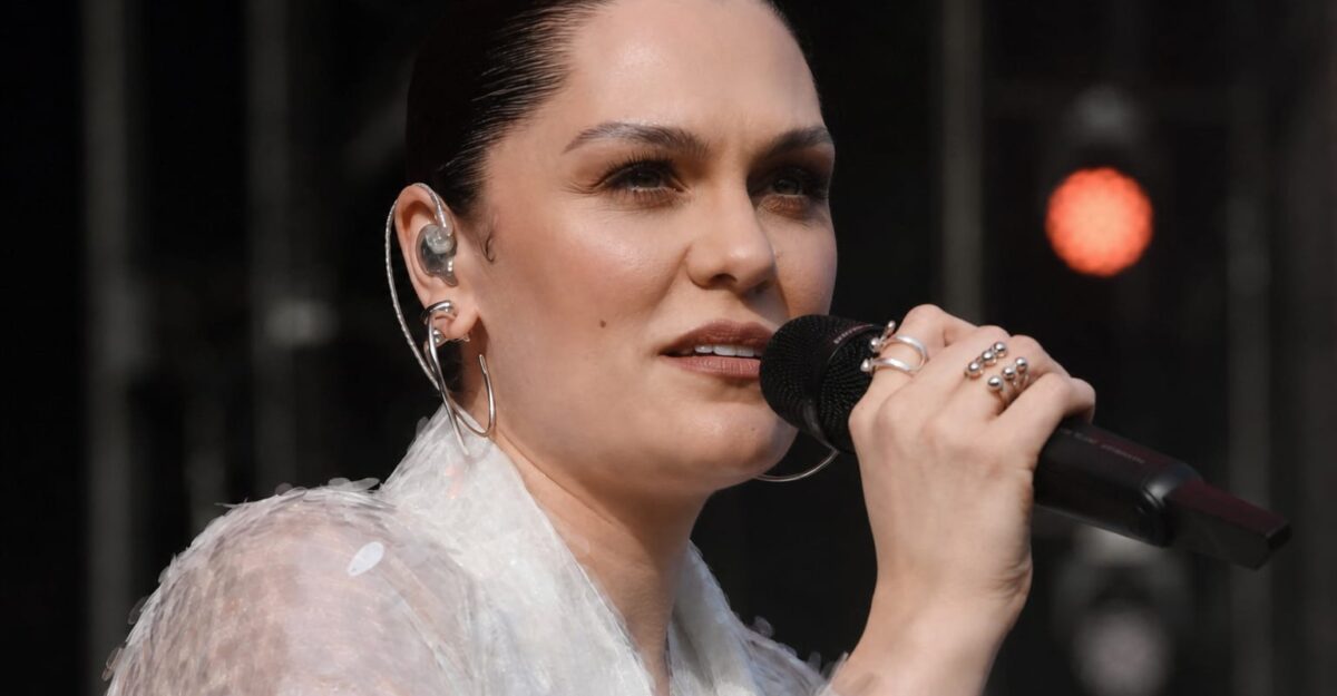 Jessie J se retrage temporar din viața publică și intră într-o pauză online înaintea noii operații