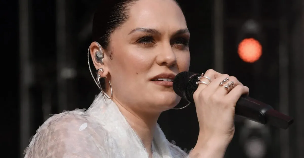 Jessie J se retrage temporar din viața publică și intră într-o pauză online înaintea noii operații