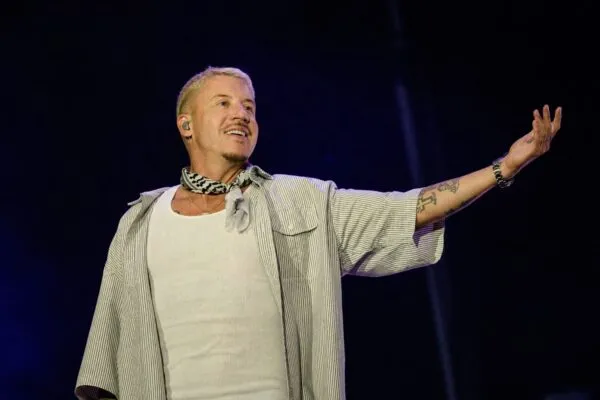 Macklemore riscă să fie scos din turneul lui Ed Sheeran după mesajul Free Palestine de la MetLife Stadium
