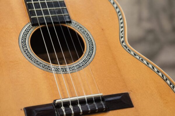 Mădălina Apostol este condusă pe ultimul drum în București. Nick Rădoi a adus o trupă de mariachi