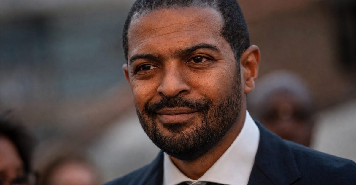 Noel Clarke, actorul din Doctor Who, a fost pus sub acuzare pentru șase infracțiuni sexuale. Neagă faptele