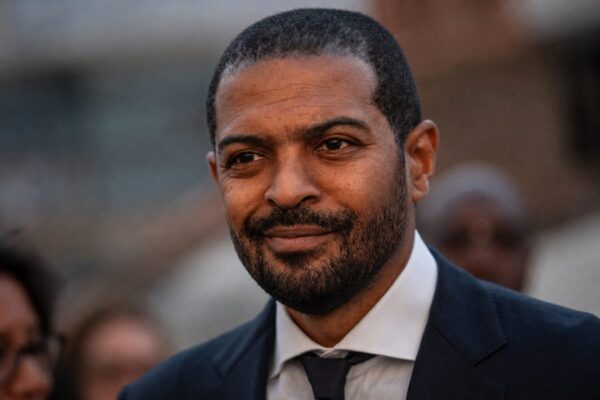 Noel Clarke, actorul din Doctor Who, a fost pus sub acuzare pentru șase infracțiuni sexuale. Neagă faptele