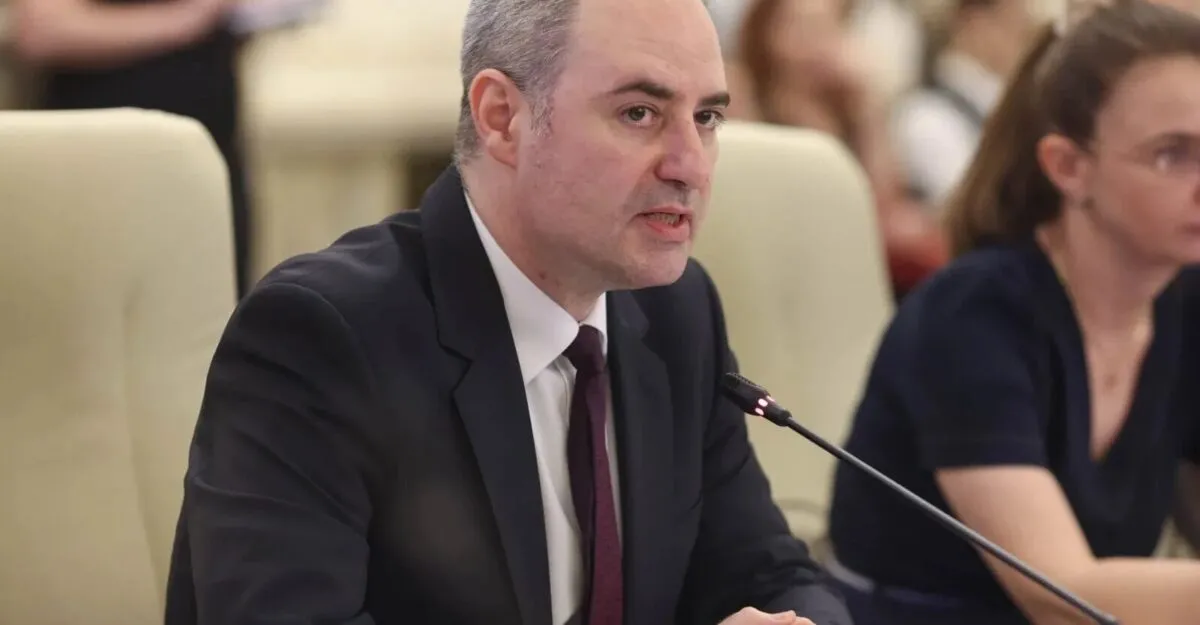 Alexandru Nazare și Maria Mihali au făcut cununia religioasă la Mănăstirea Cașin