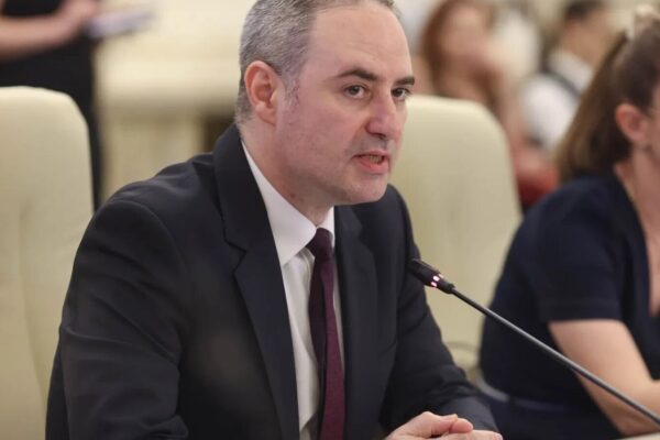 Alexandru Nazare și Maria Mihali au făcut cununia religioasă la Mănăstirea Cașin
