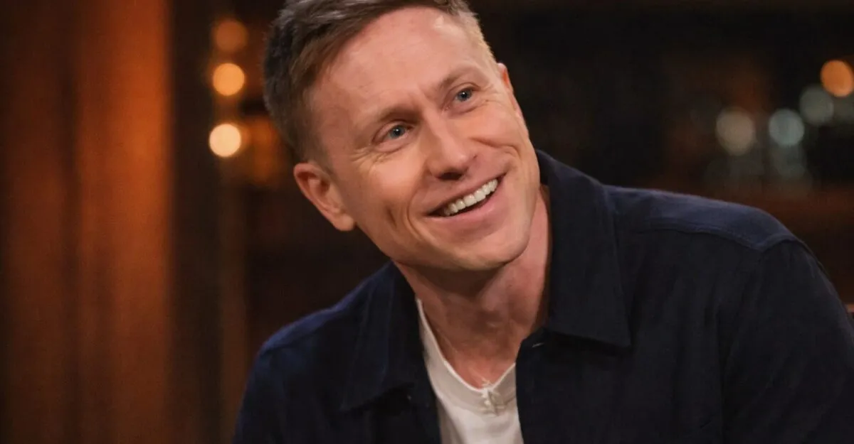Russell Howard, la 46 de ani, și-a pierdut fiul la scurt timp după naștere și a pornit o fundație cu soția sa