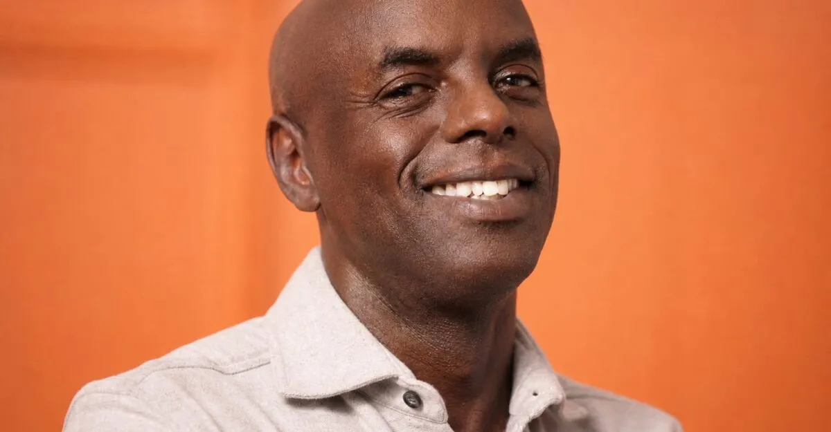 Trevor Nelson s-a întors la BBC Radio 2 după operația pentru o tumoră cerebrală. Revine treptat până pe 28 septembrie