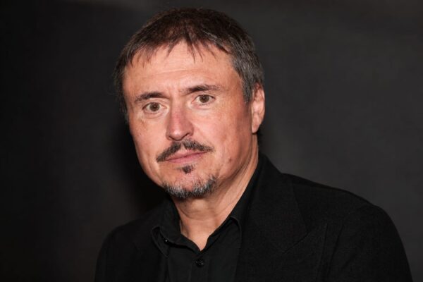 Cristian Mungiu lasă spectatorii să decidă cine are dreptate în „Fjord”, cu Sebastian Stan