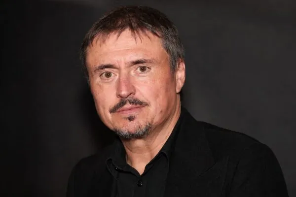Cristian Mungiu lasă spectatorii să decidă cine are dreptate în „Fjord”, cu Sebastian Stan