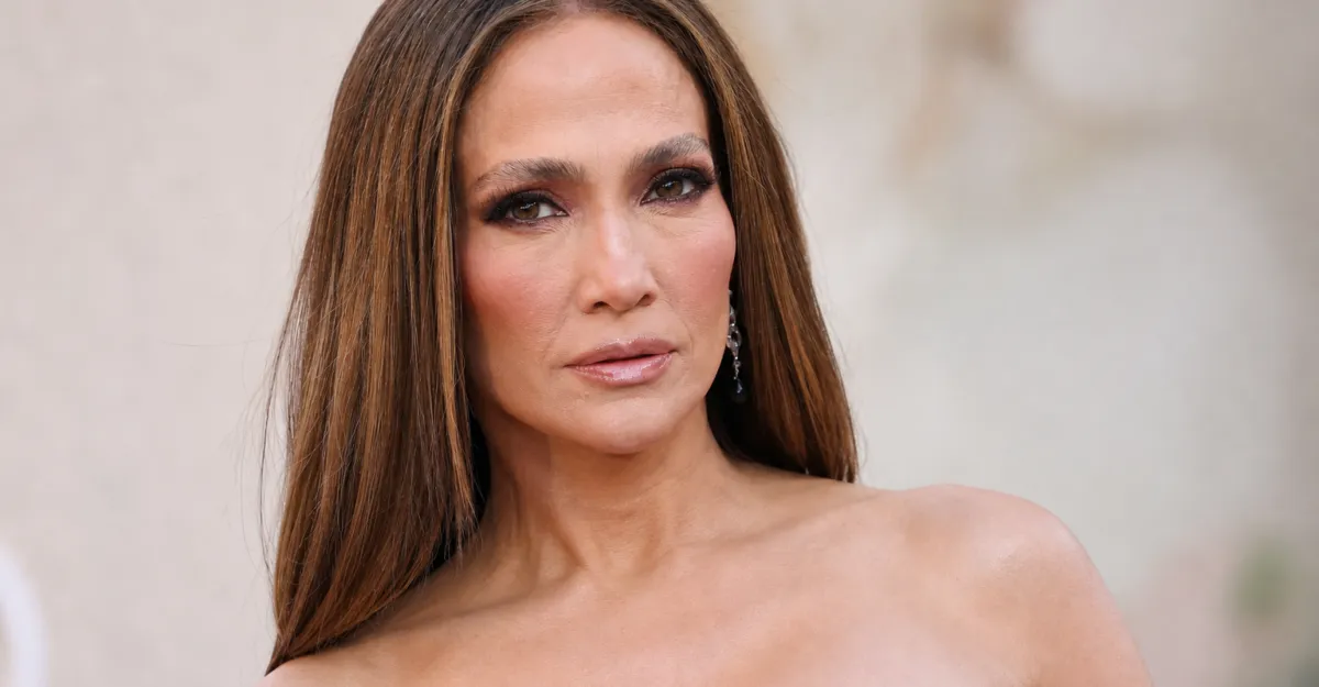 Albumul «Love?» al lui Jennifer Lopez apare prima dată pe disc de vinil, cu piesa nouă «Proof of Love»
